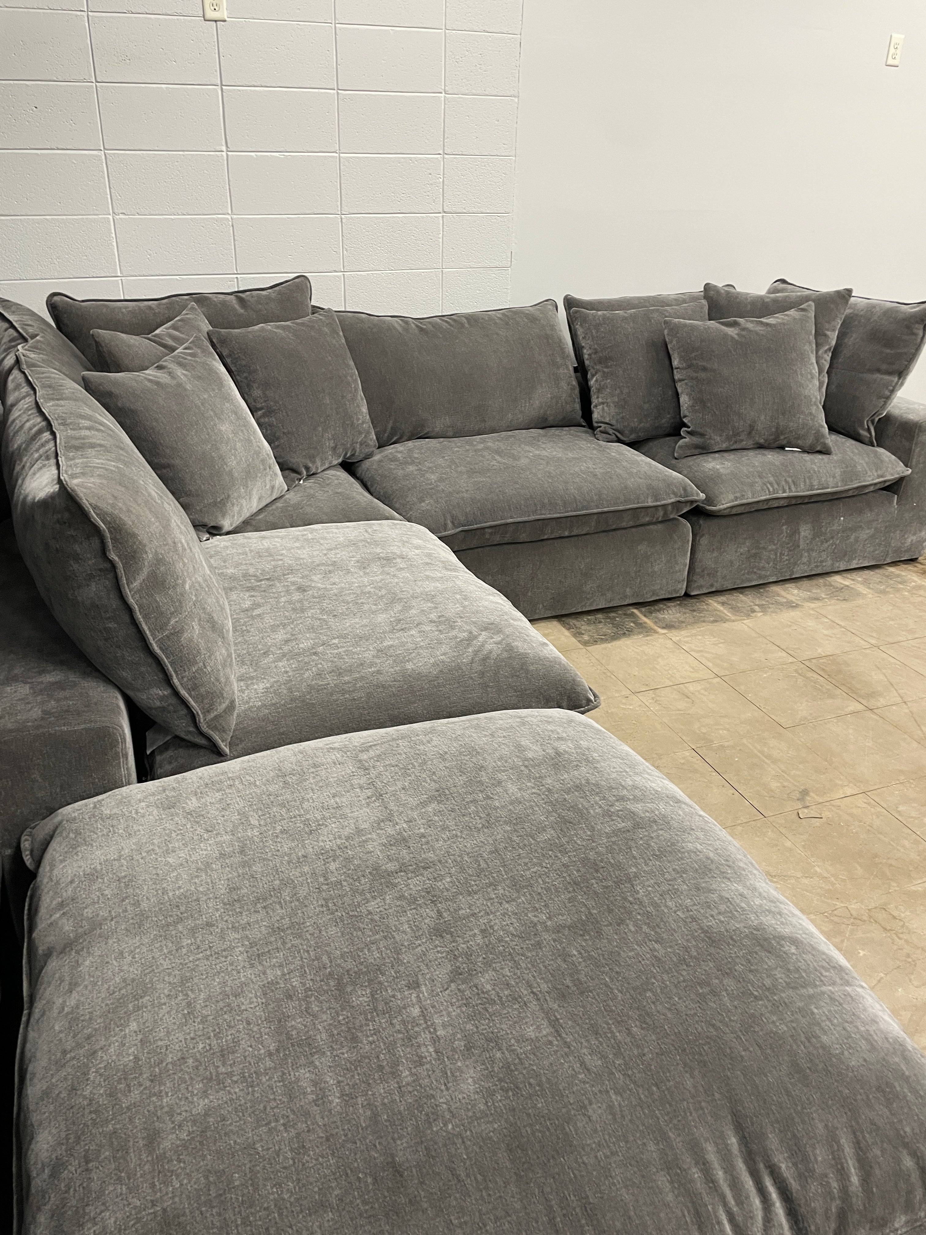 Sereen Sectional