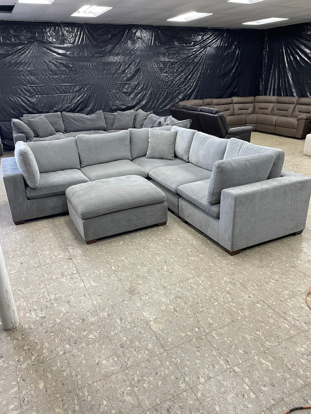 Lowell 6-pc Sectional Gray