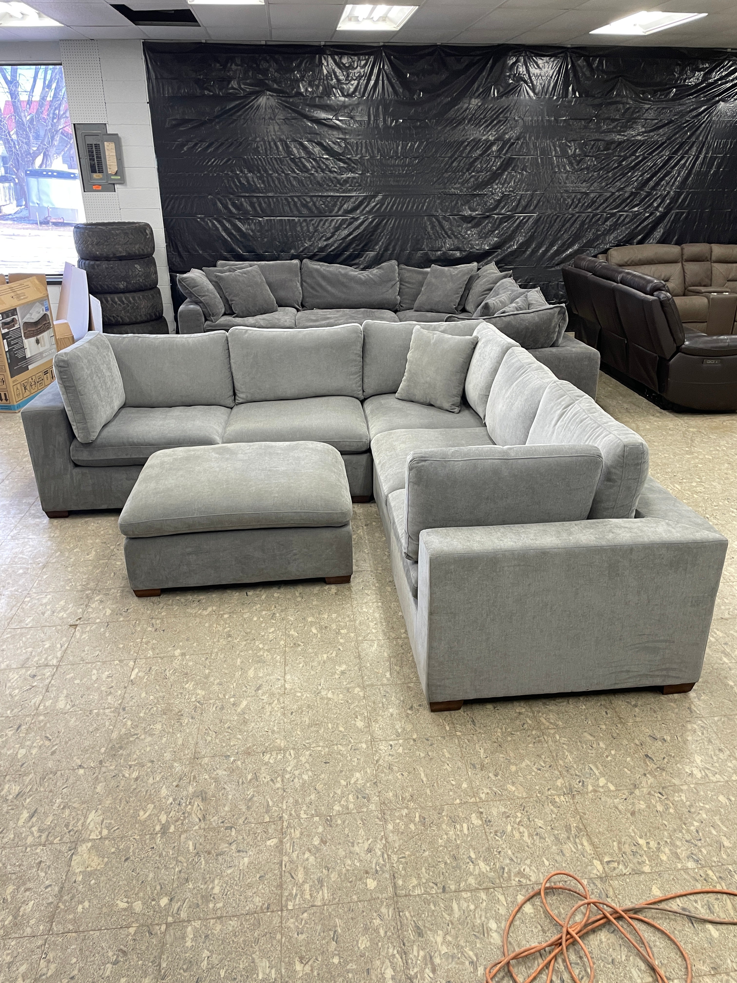 Lowell 6-pc Sectional Gray