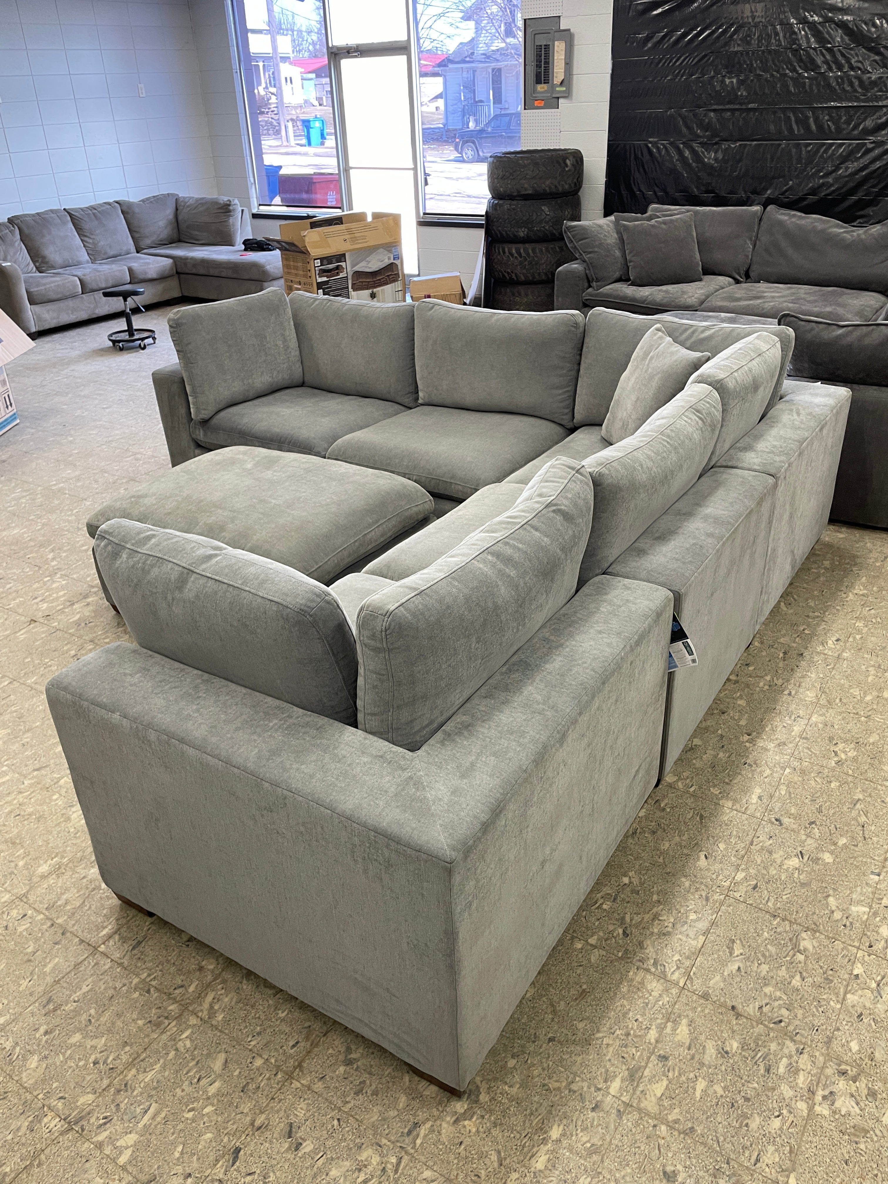 Lowell 6-pc Sectional Gray