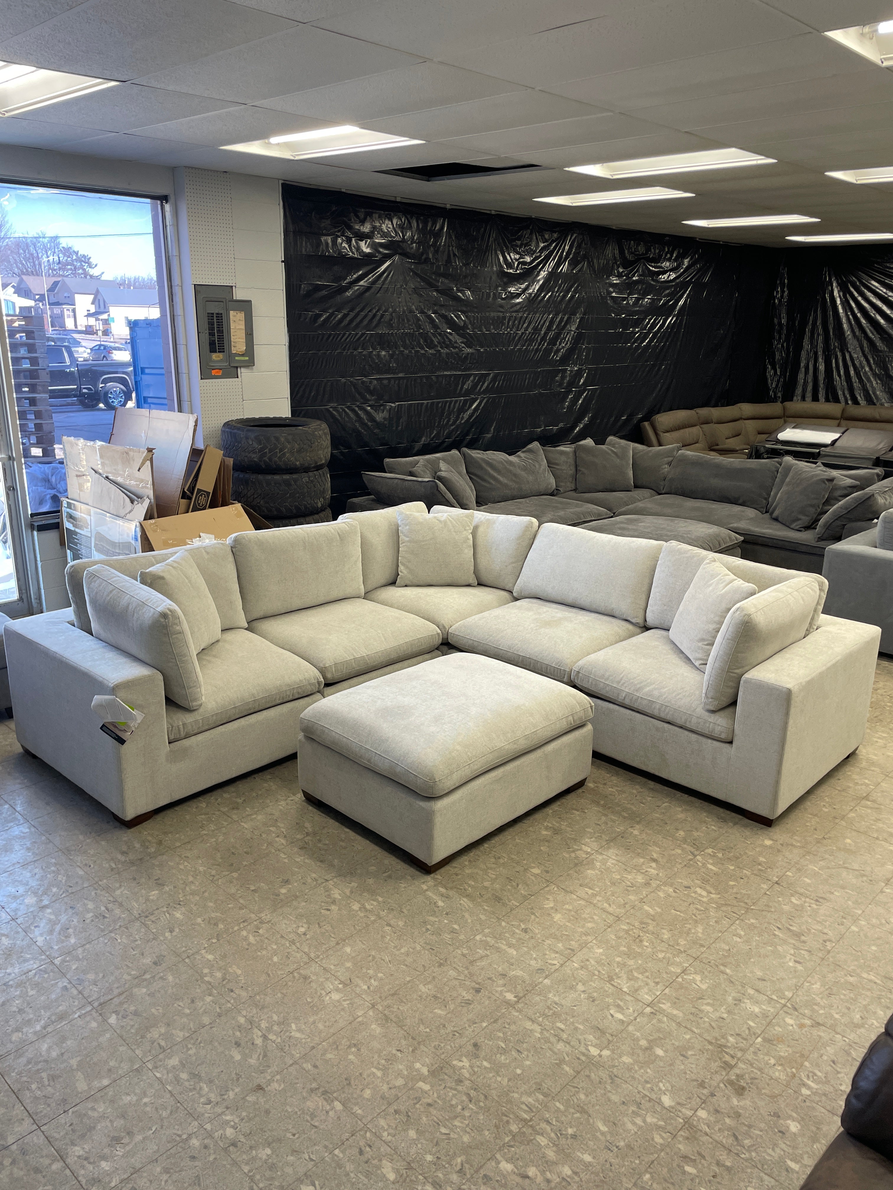 Lowell 6-pc Sectional