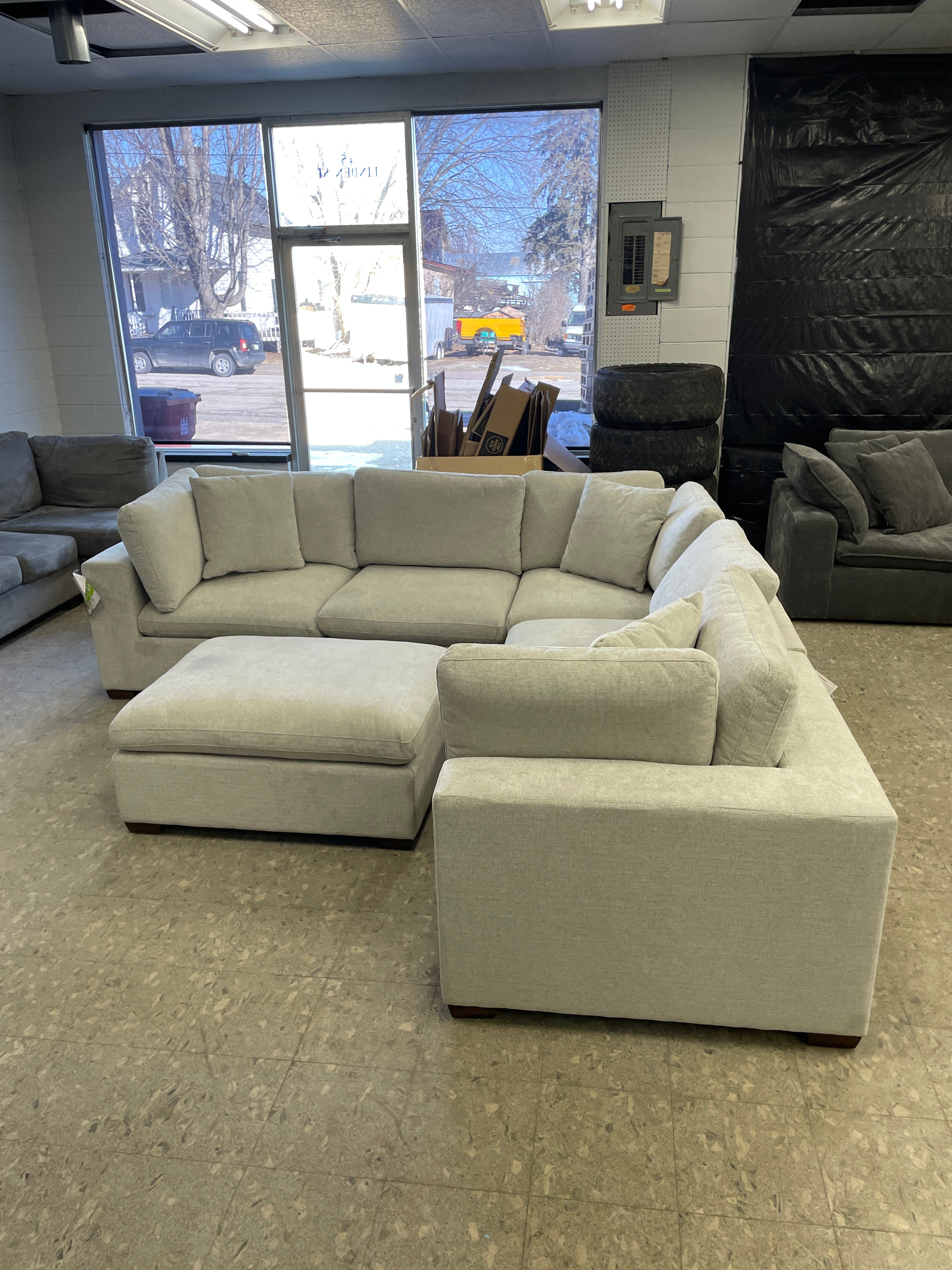 Lowell 6-pc Sectional