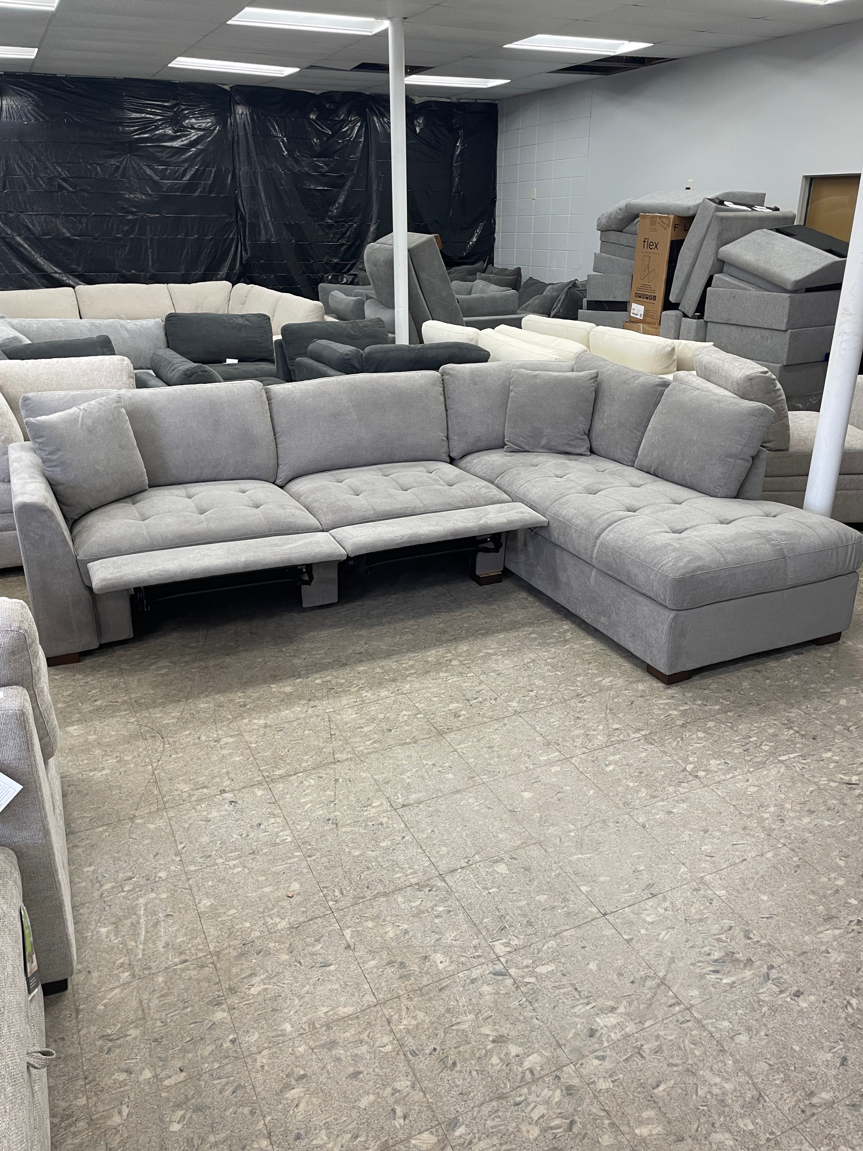 Thomasville Miles Sectional w/ Power Footrests